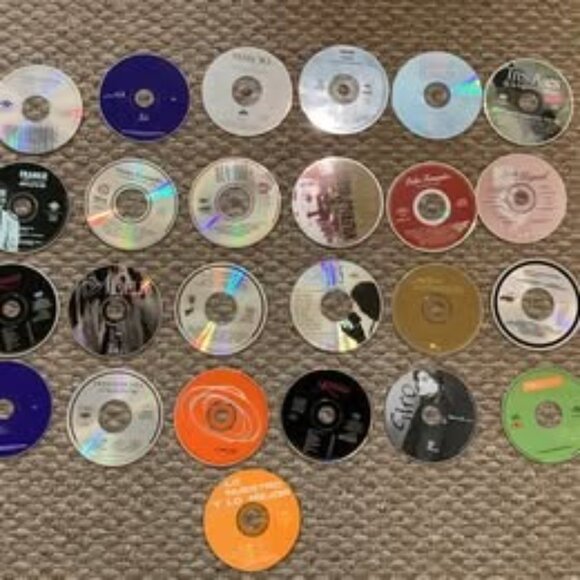 Spanish Music CD’s Some With Case And Some Without - Picture 2 of 3